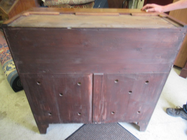 A GEORGIAN MAHOGANY SECRETAIRE BOOKCASE, c.1800, with rosewood banding and stringing, the lambrequin - Image 6 of 15