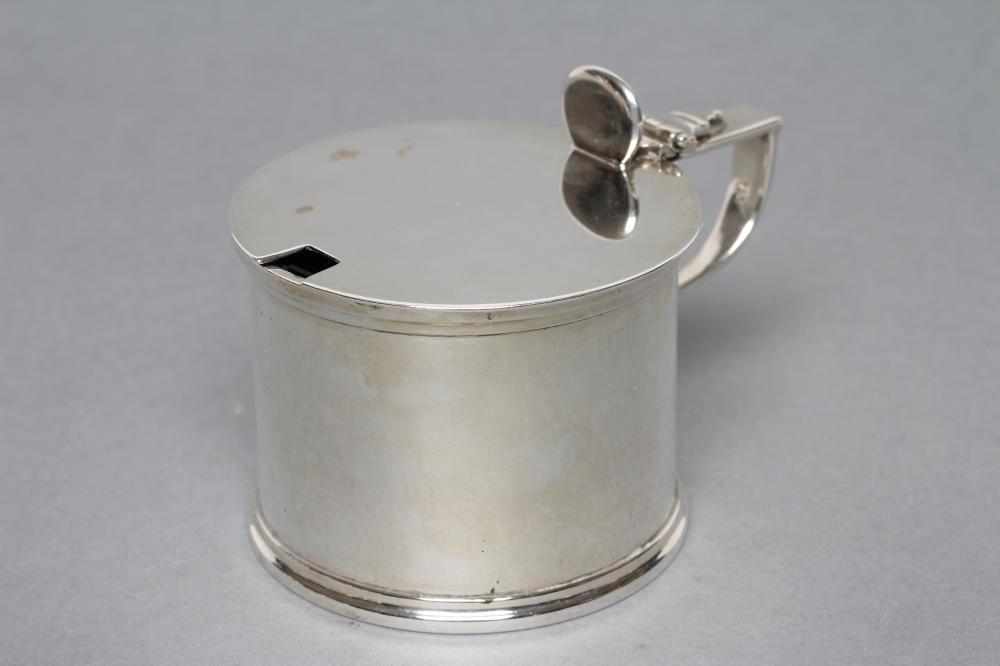 AN EARLY VICTORIAN DRUM MUSTARD, maker The Barnards, London 1845, of plain cylindrical form with