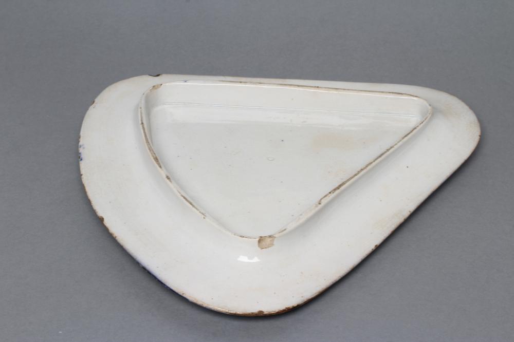 A VICTORIAN STAFFORDSHIRE POTTERY CHEESE WEDGE AND STAND printed in underglaze blue and - Image 6 of 6