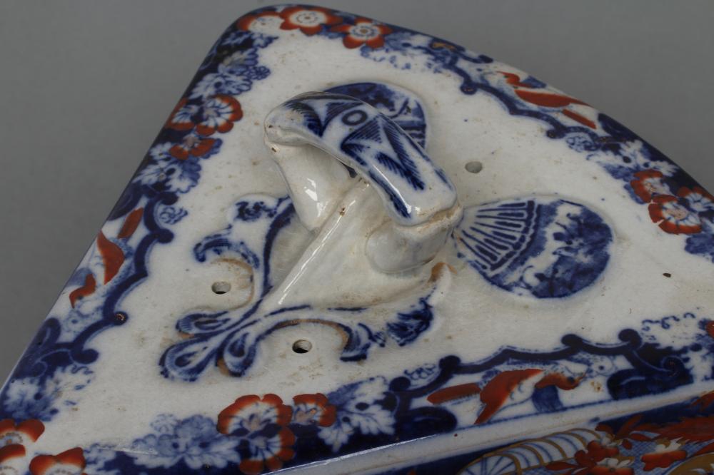 A VICTORIAN STAFFORDSHIRE POTTERY CHEESE WEDGE AND STAND printed in underglaze blue and - Image 4 of 6