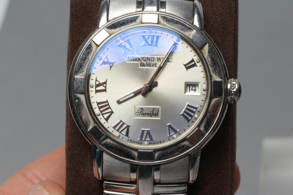 TWO GENTLEMAN'S RAYMOND WEIL WRISTWATCHES, comprising white dial with applied stainless Roman - Bild 2 aus 6