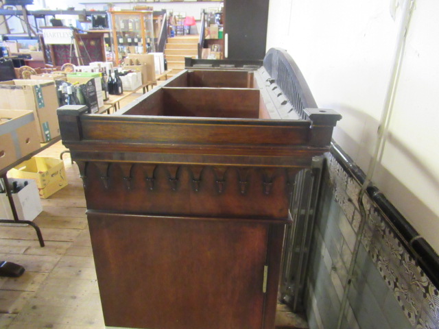 A GEORGIAN MAHOGANY SECRETAIRE BOOKCASE, c.1800, with rosewood banding and stringing, the lambrequin - Image 3 of 15