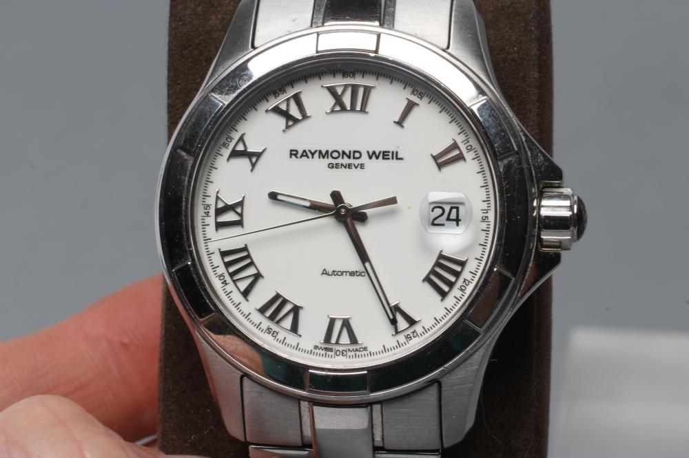 TWO GENTLEMAN'S RAYMOND WEIL WRISTWATCHES, comprising white dial with applied stainless Roman - Bild 4 aus 6