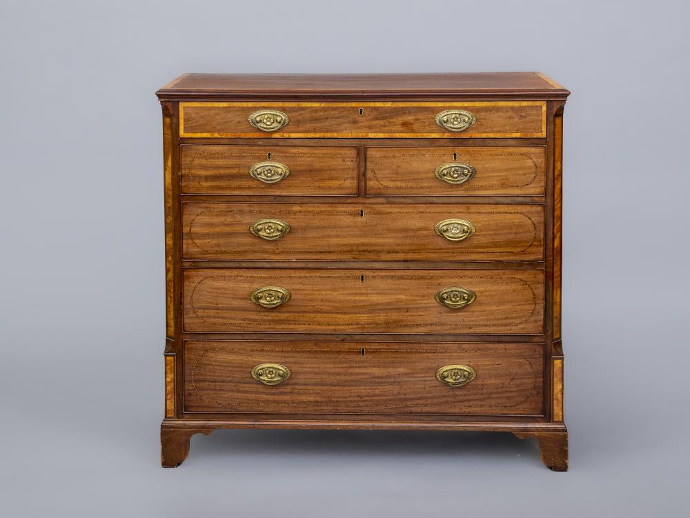 A GEORGIAN MAHOGANY STRAIGHT FRONT CHEST, c.1800, with satinwood banding and chequer stringing,