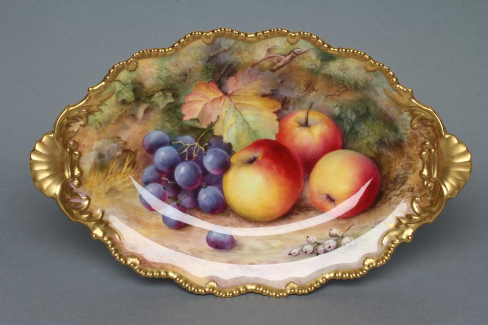 A ROYAL WORCESTER CHINA LOW PEDESTAL DISH, 1930, of lobed oval form with two escallop shell lug