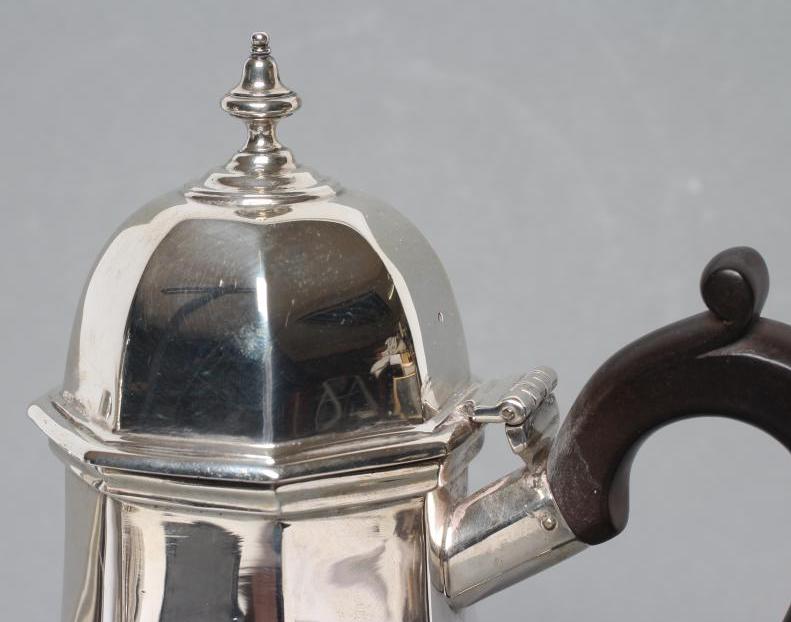 A COFFEE POT, maker's mark indistinct (Hs), London 1924, of plain octagonal form with hinged high - Image 2 of 4