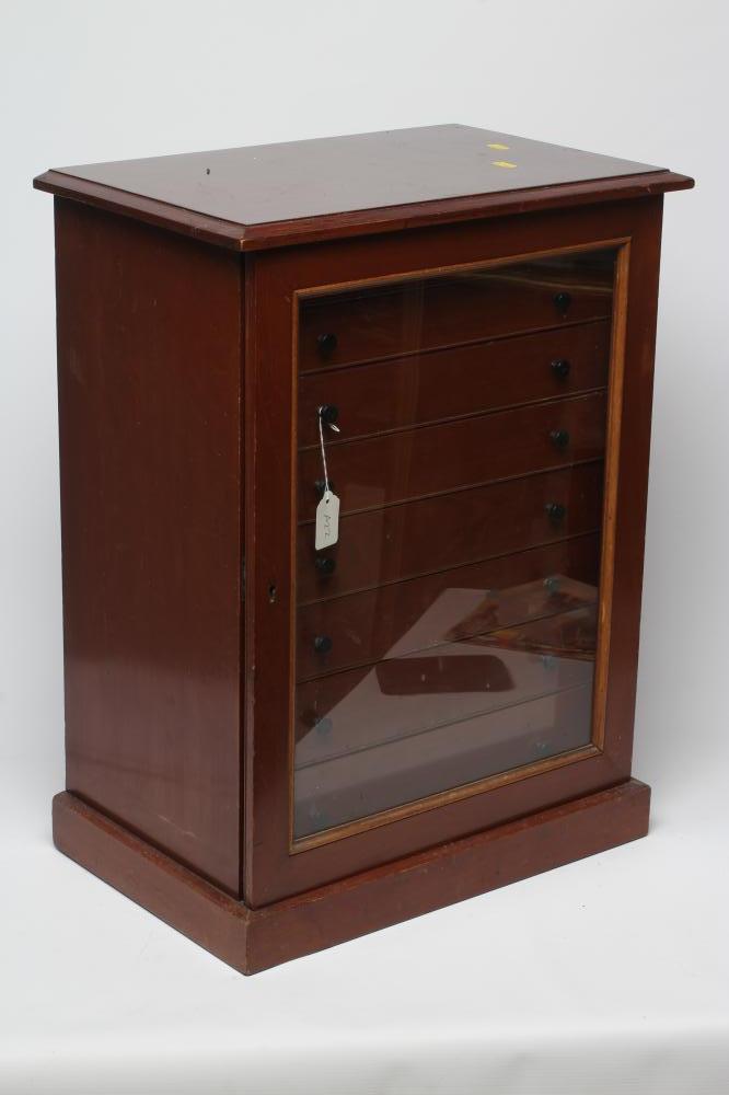 A MAHOGANY SPECIMEN CABINET, the glazed outer door enclosing eight drawers with turned knob handles, - Bild 9 aus 9