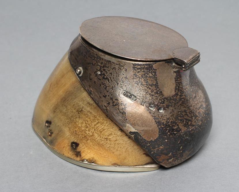 AN EDWARDIAN HORSE HOOF INKWELL/MATCH HOLDER, maker George Ernest Hawkins, Birmingham 1905, the - Image 2 of 4