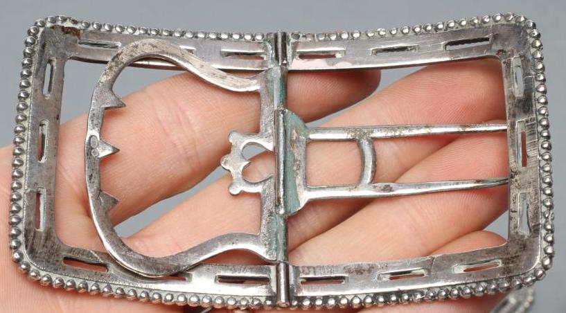 A PAIR OF GENTLEMAN'S DUTCH SILVER SHOE BUCKLES, maker Bertholdt Muller, import mark and stamped - Image 5 of 5