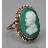 A GREEN AND WHITE GLASS CAMEO RING, the oval panel cut with the head and shoulders portrait of a