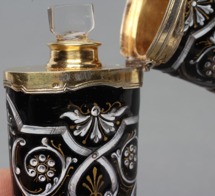 A LIMOGES ENAMEL SCENT BOTTLE, early 19th century, of flared flattened oval section, the black - Image 5 of 6