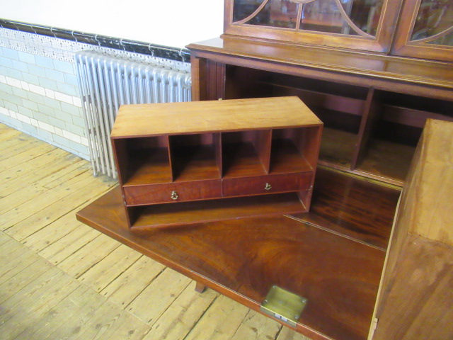 A GEORGIAN MAHOGANY SECRETAIRE BOOKCASE, c.1800, with rosewood banding and stringing, the lambrequin - Image 11 of 15