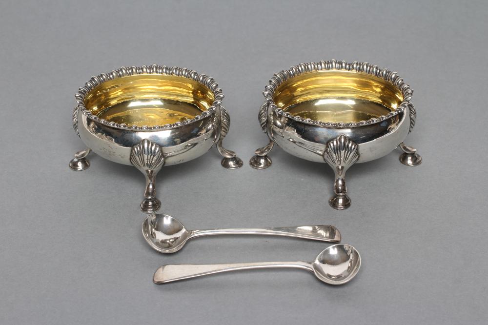 A PAIR OF EARLY GEORGE III SALTS, maker R & D Hennell, London 1767, of oval form with everted