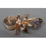 A 9CT GOLD SAPPHIRE AND PEARL LEAF BROOCH of abstract form, Birmingham 1968 (Est. plus 21% premium