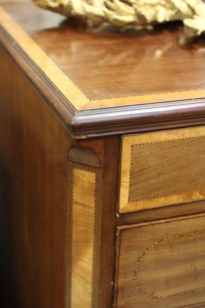 A GEORGIAN MAHOGANY STRAIGHT FRONT CHEST, c.1800, with satinwood banding and chequer stringing, - Image 3 of 3