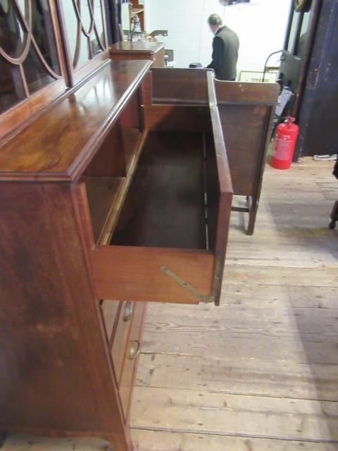 A GEORGIAN MAHOGANY SECRETAIRE BOOKCASE, c.1800, with rosewood banding and stringing, the lambrequin - Image 9 of 15