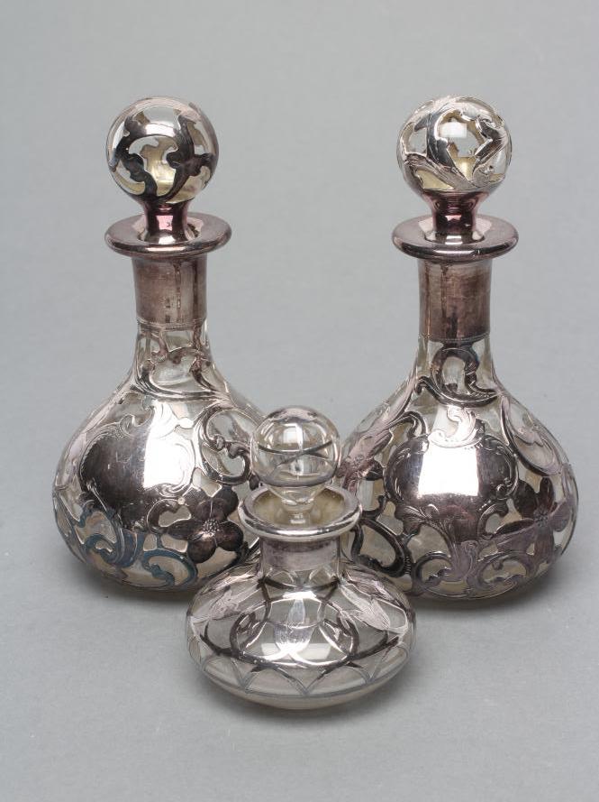 A PAIR OF AMERICAN CLEAR GLASS SCENT BOTTLES AND STOPPERS, early 20th century, of baluster form with