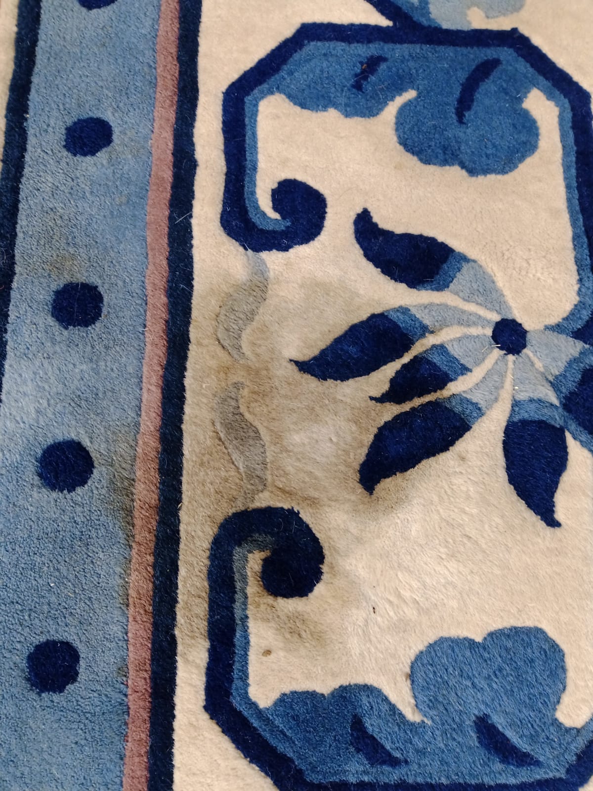 A CHINESE WASHED AND FRINGED CARPET, the dusky pink field with central floral gul in shades of blue, - Image 5 of 5