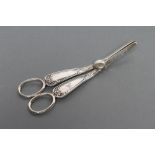 A PAIR OF GRAPE SCISSORS, maker Sibray, Hall & Co Ltd (Charles Clement Pilling), Sheffield 1928,