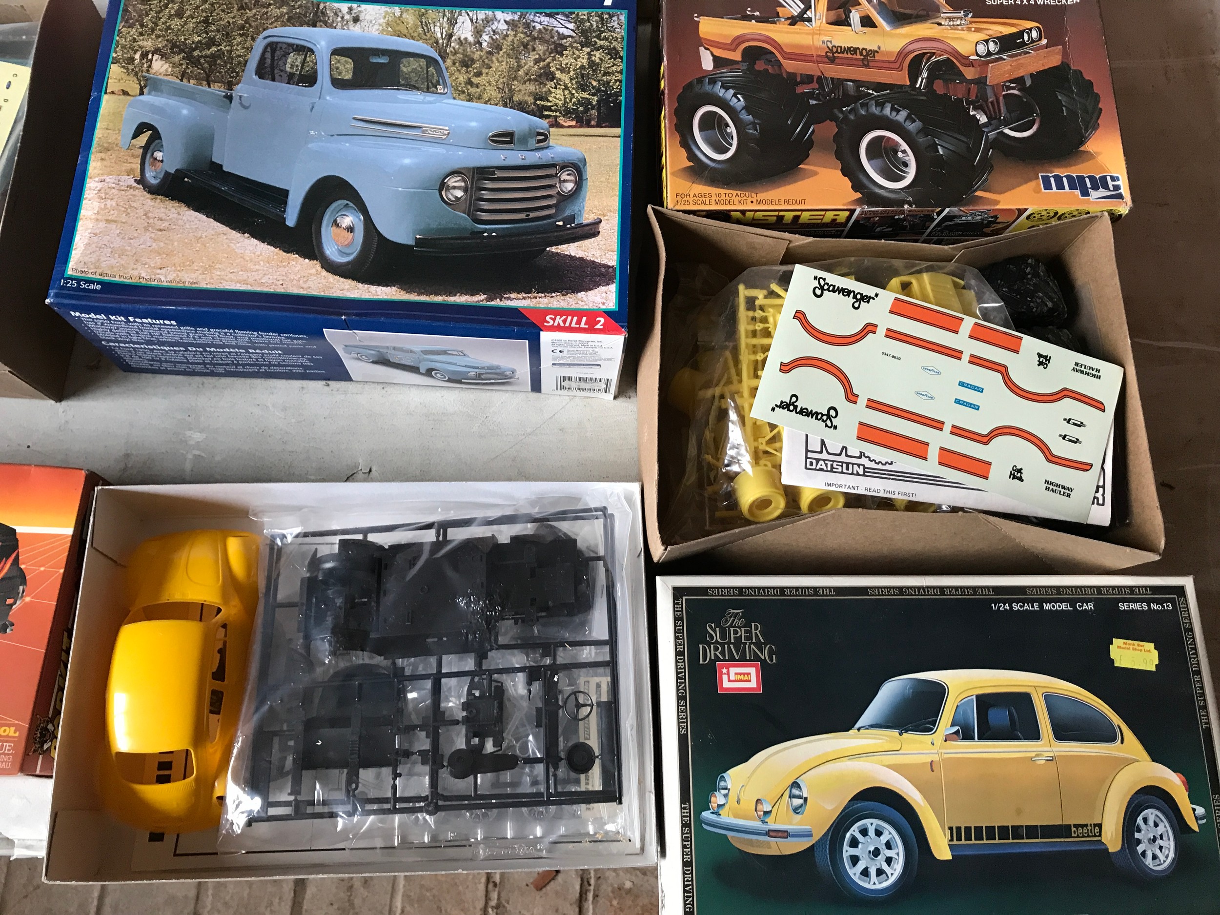 Model kit vehicles selection. 1-20 scale, various makes, Lindberg Baywatch Toyota 4x4, GMC Syclone - Image 2 of 5