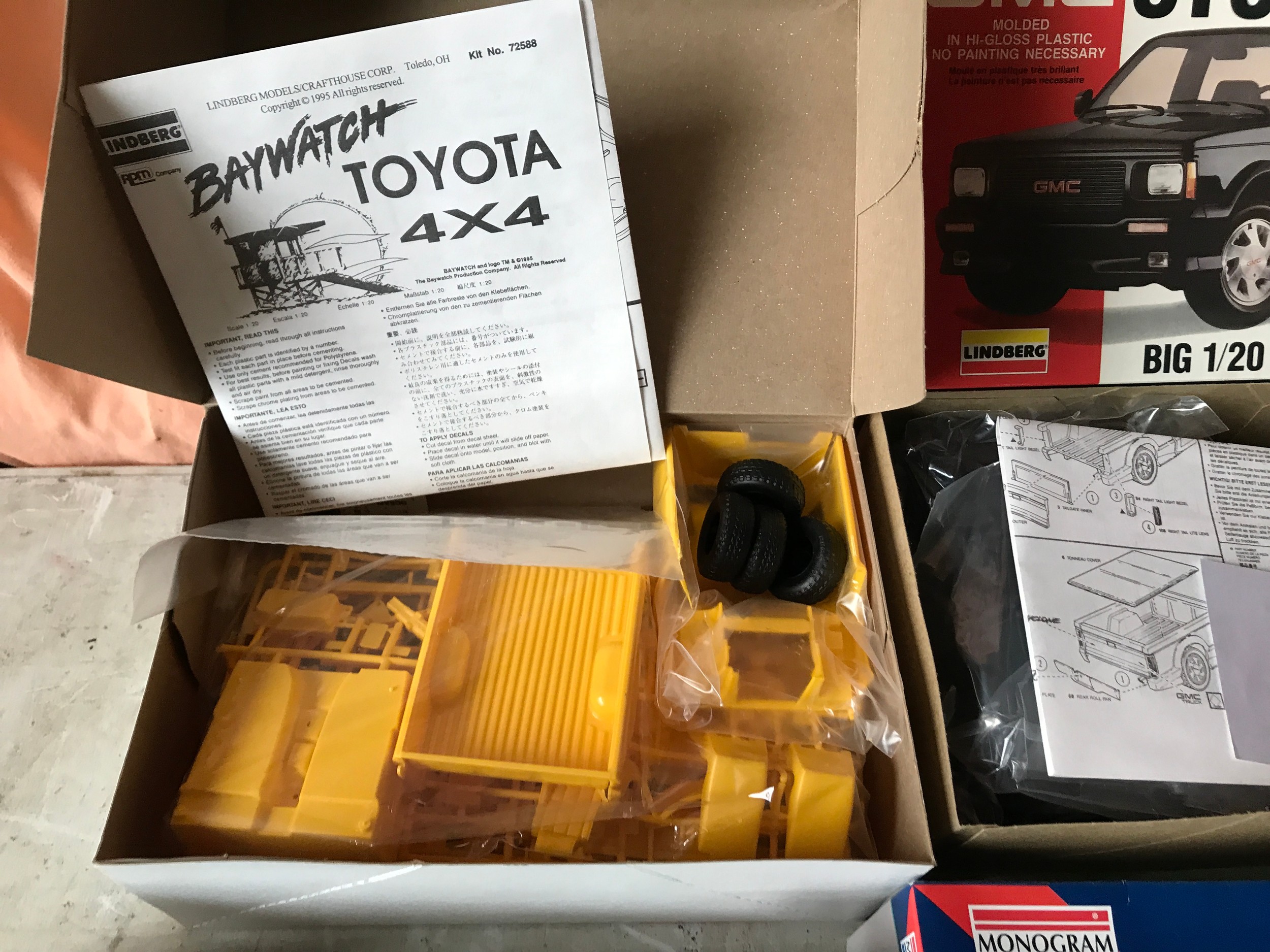 Model kit vehicles selection. 1-20 scale, various makes, Lindberg Baywatch Toyota 4x4, GMC Syclone - Image 4 of 5