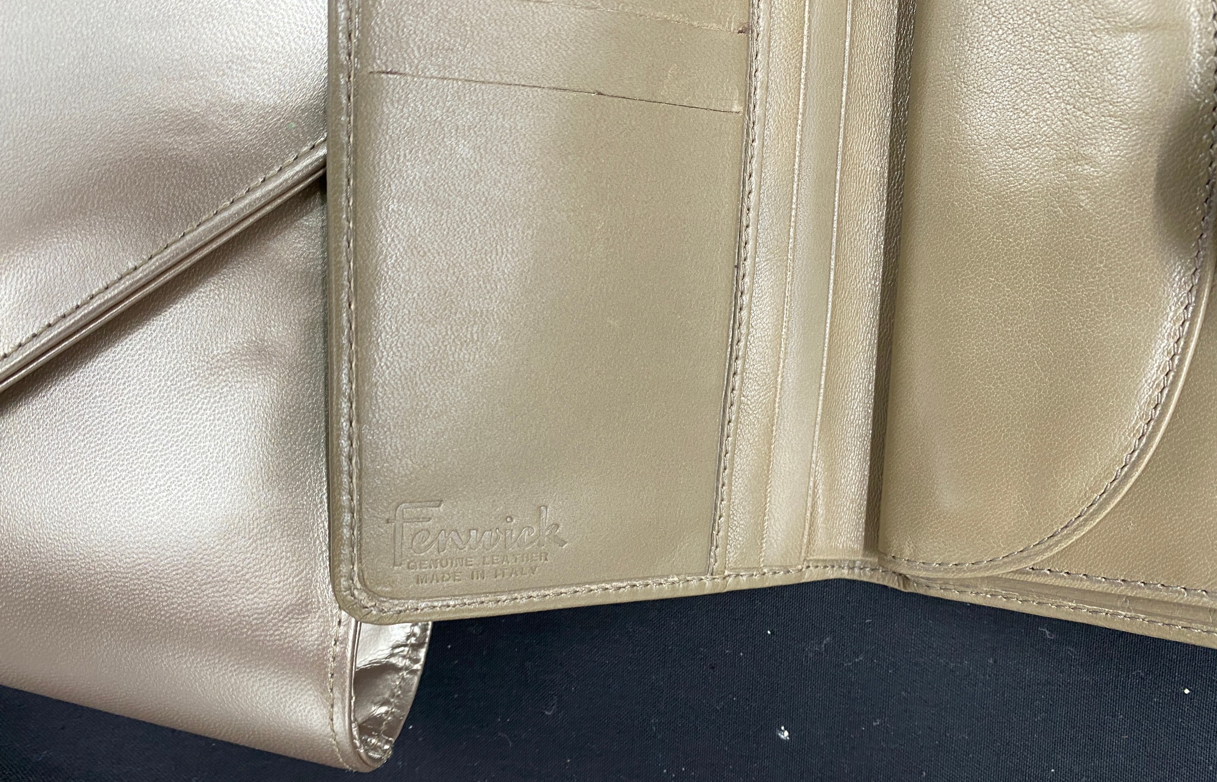 Five soft leather handbag and purses in cream tones to include a harrie hendricks one strap - Image 4 of 7