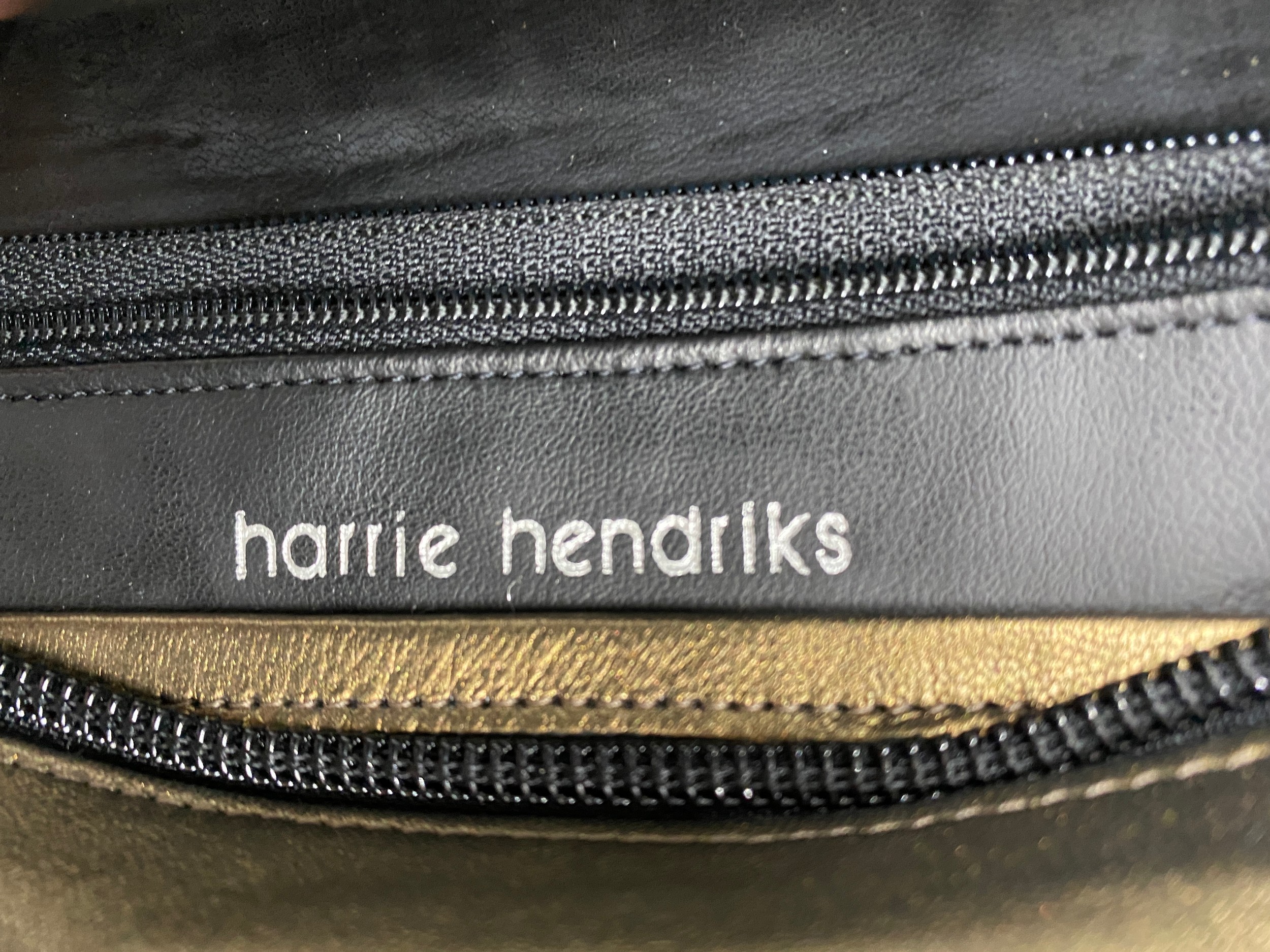 Five soft leather handbag and purses in cream tones to include a harrie hendricks one strap - Image 2 of 7