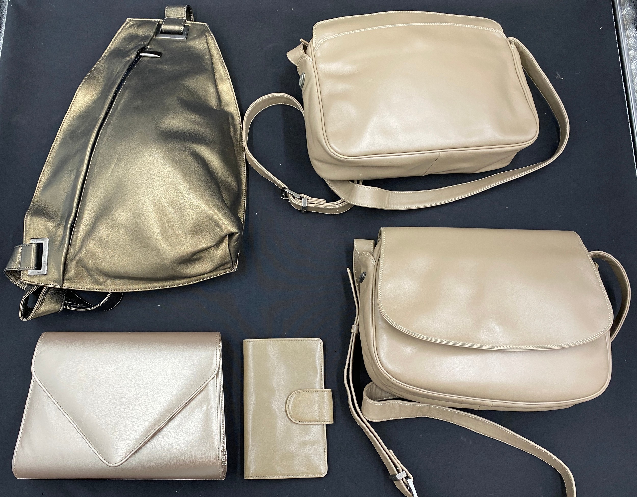 Five soft leather handbag and purses in cream tones to include a harrie hendricks one strap
