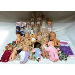 A collection of dolls to include 8 international dolls with packaging, Hollywood Starlette etc. 16 x