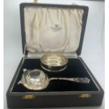 A boxed silver tea strainer and bowl, Sheffield 1938 maker Viners.Condition ReportGood condition.