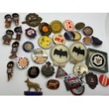 A quantity of vintage badges contained in a tin to include; Robertsons, Dr Who, Batman, Hull City