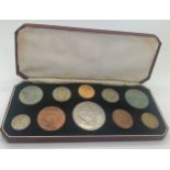 Elizabeth II 1965 specimen coin set in fitted case to include a sovereign.