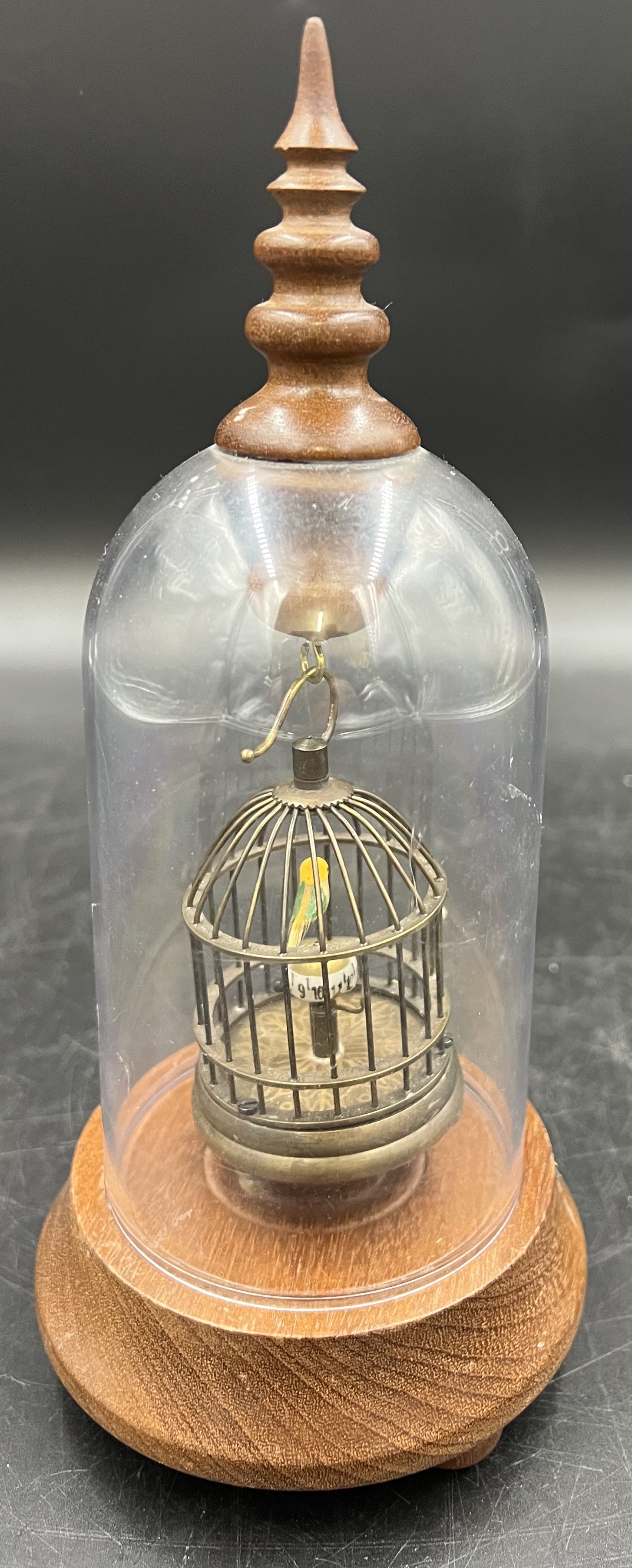 A novelty clock displayed under a clear dome on a wooden base. The vintage style metal birdcage - Image 4 of 4
