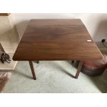 A mahogany Pembroke table. 75 h x 40 w x 73cm h closed. 84cm open.