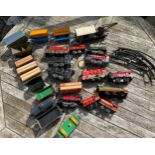 Tin plate clockwork train and carriages Hornby & Brimtoy to include Breakdown Van and Crane, 67000