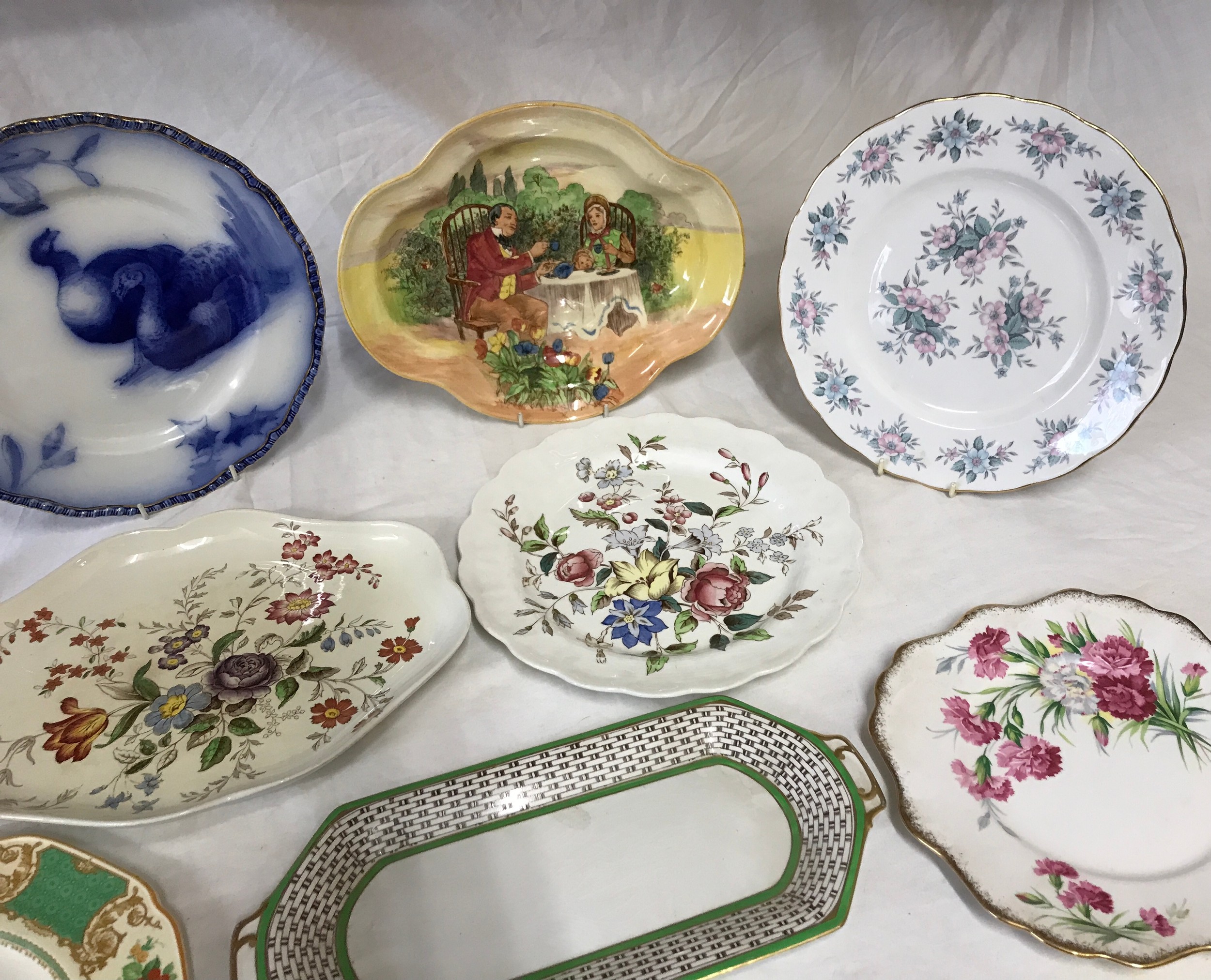 A collection of 9 plates of various sizes and design by Royal Doulton, Crown Ducal, Booth, Spode - Image 3 of 6