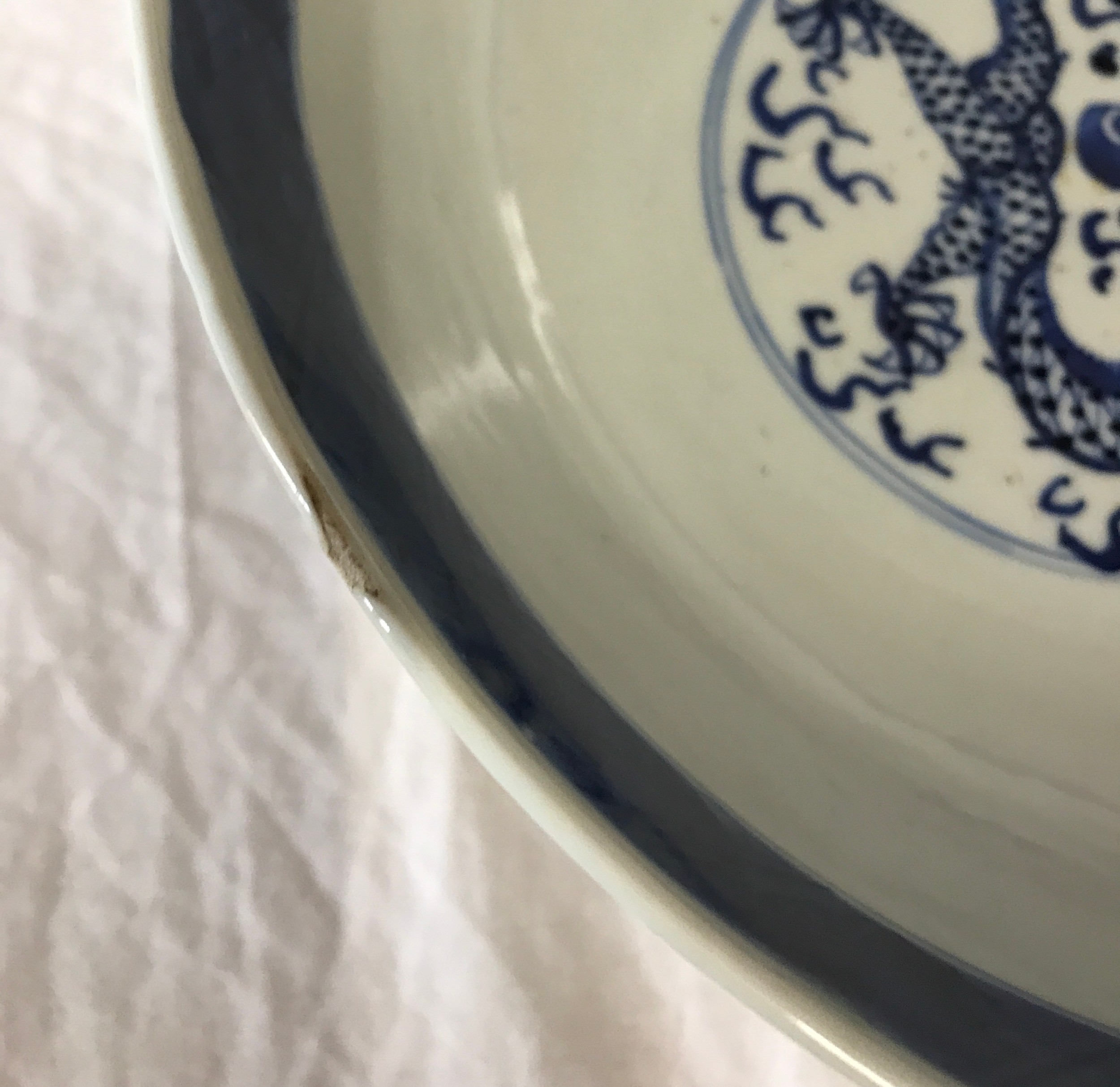 Chinese Blue and White Bowl on Wooden Stand. Bowl measures 26cms diameter, 9cms in height. - Image 4 of 5