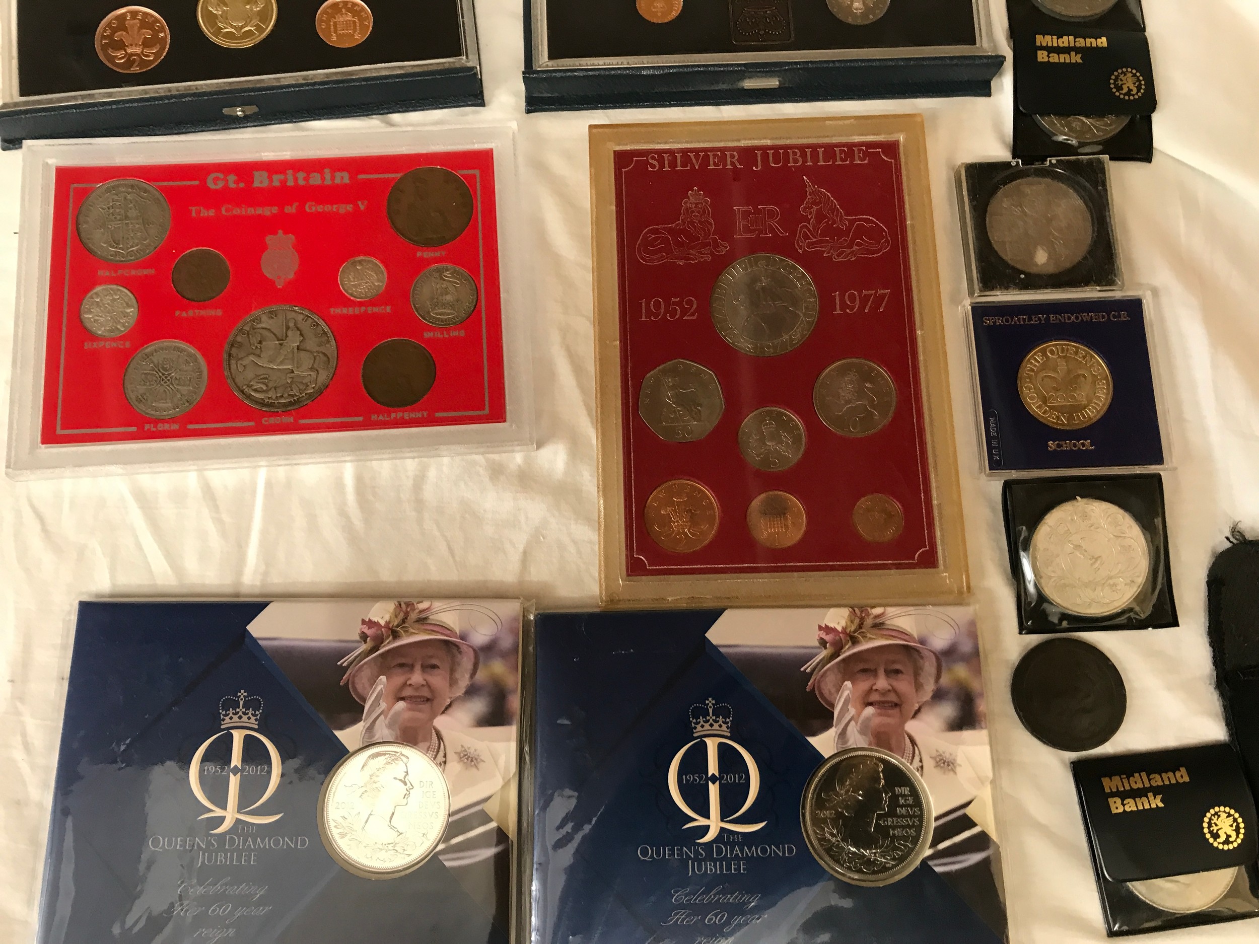 British coinage collection: Proof coins 1986, 1983,1977, George V coinage Queens Diamond Jubilee - Image 3 of 5