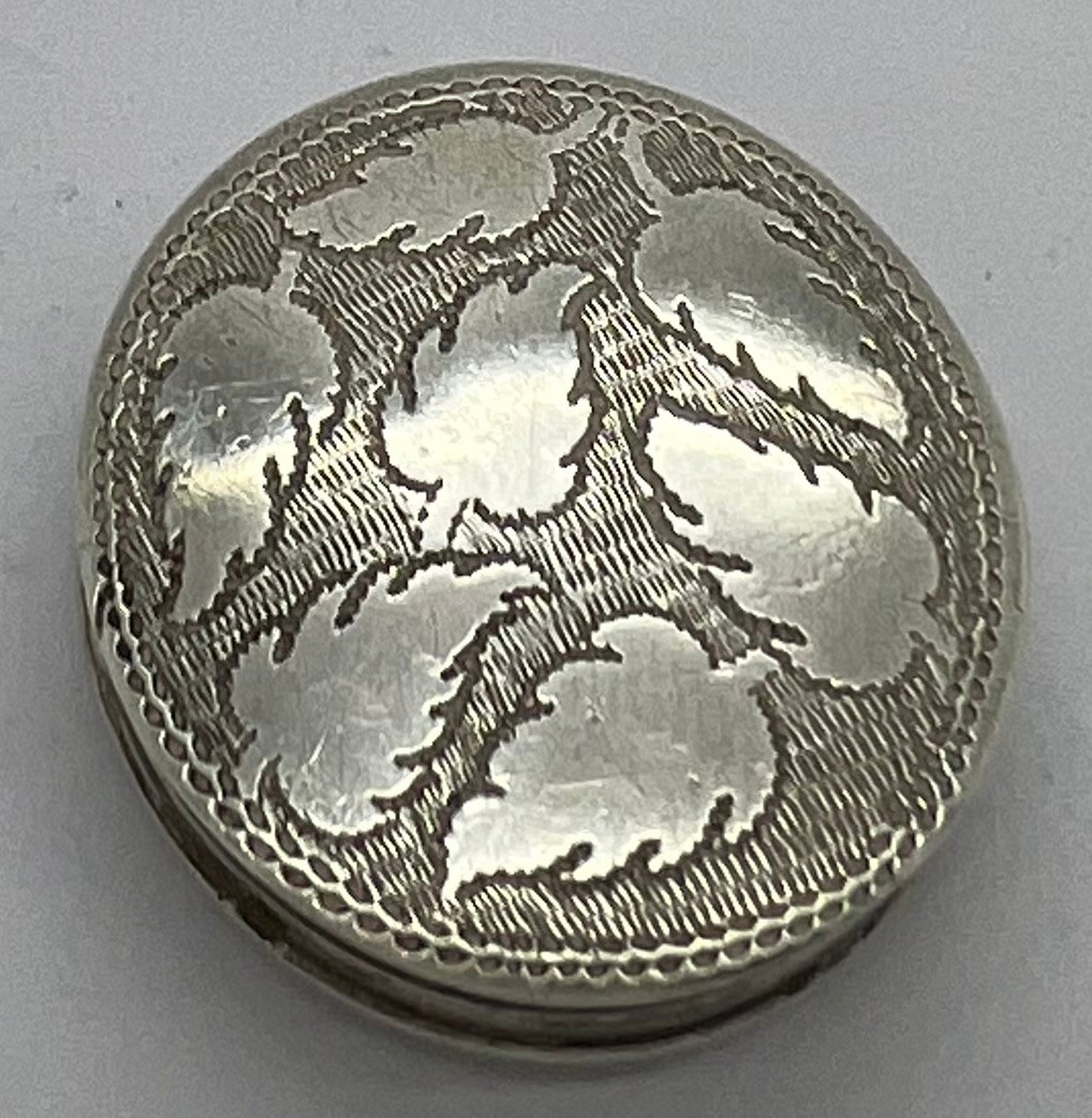 Georgian silver pill box Birmingham 1810, maker Samuel Pemberton with leaf decoration. 22mm d.