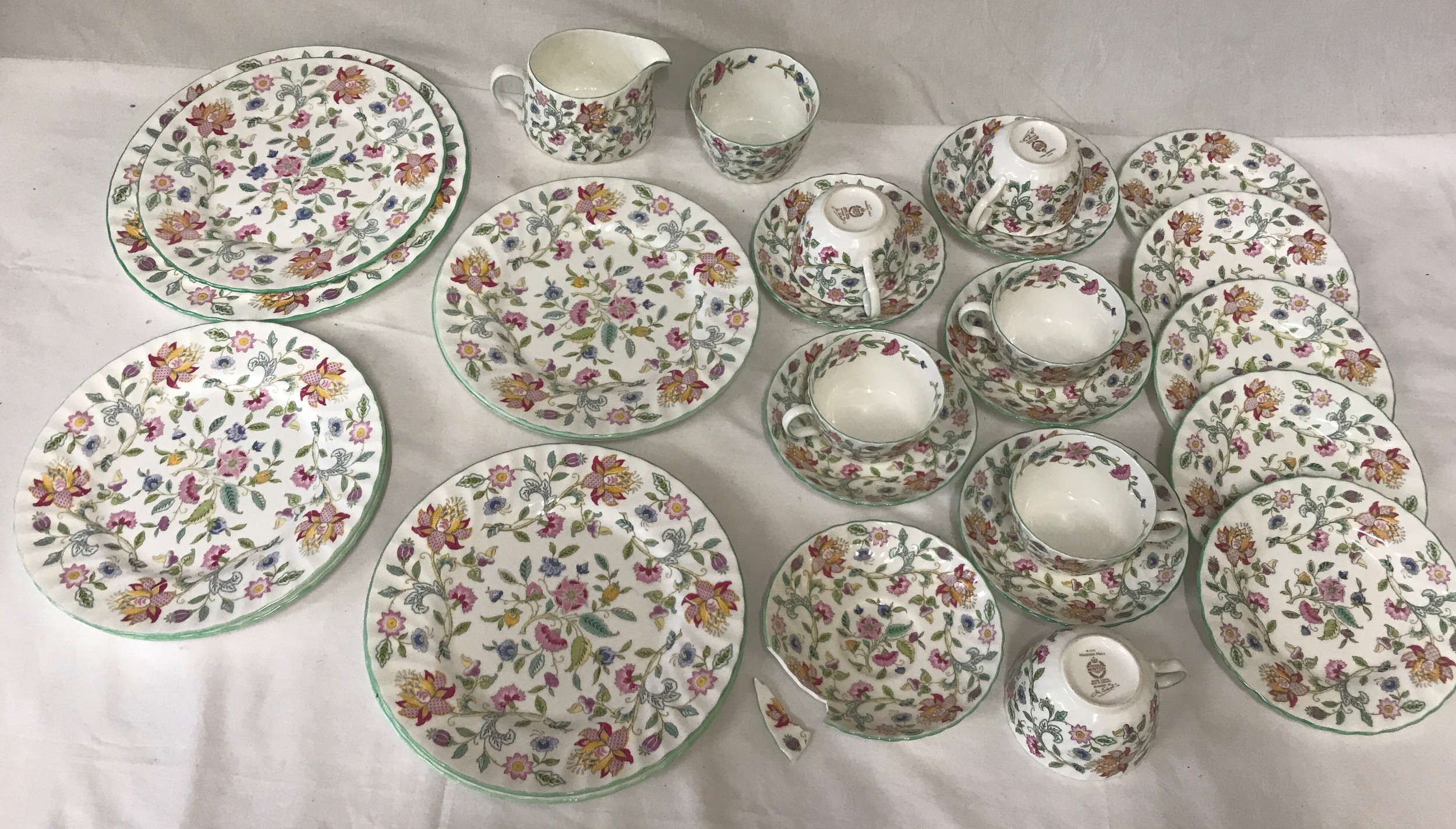 Minton Haddon Hall tea and dinner ware 26 pieces in total. Cake plate, minus handle, six dinner