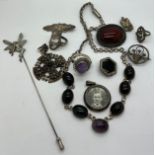 A quantity of vintage silver and white metal jewellery to include brooches, rings, pendants,