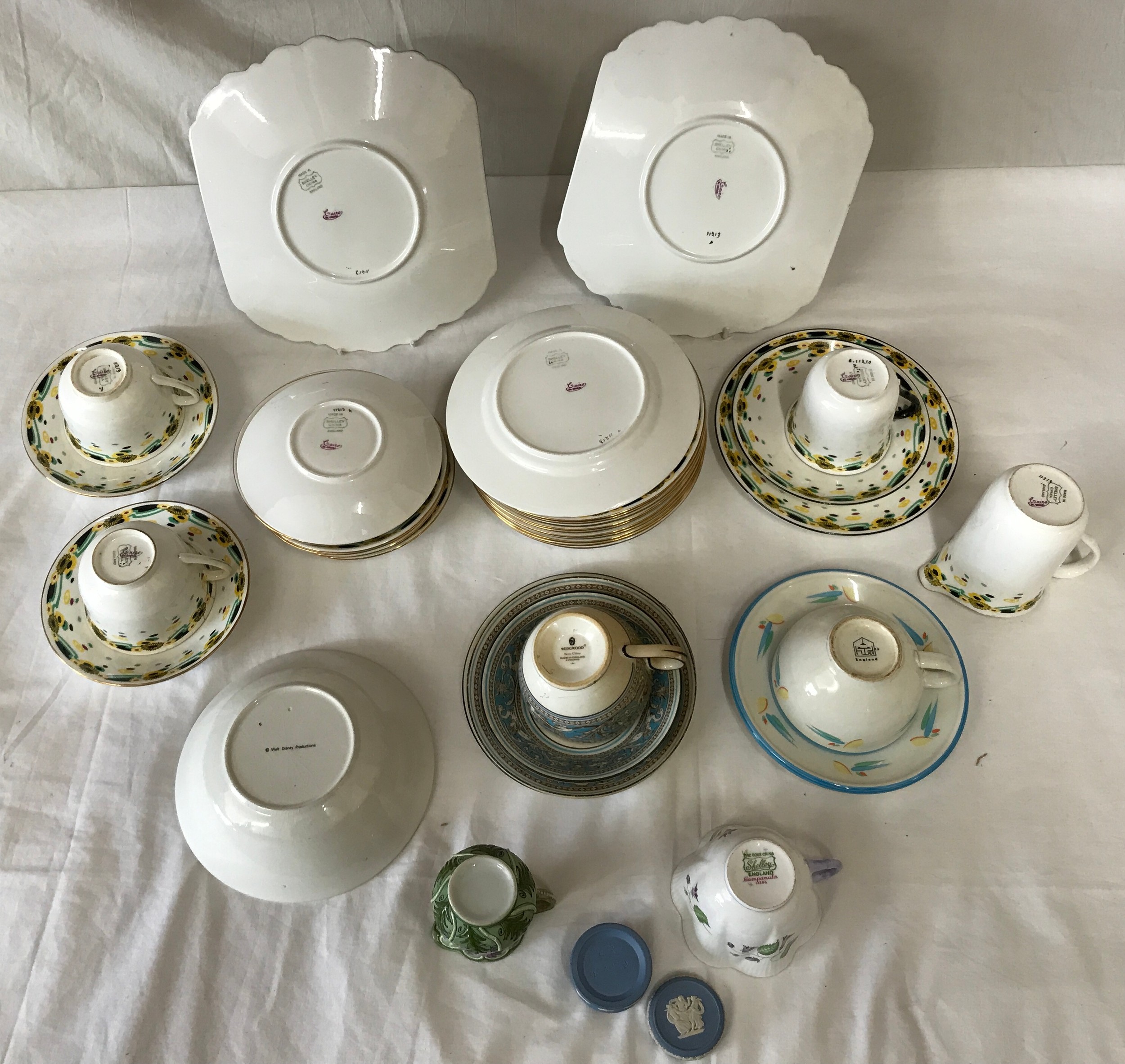 A selection of 20thC ceramics to include a Shelly China Cairo part tea set of 2 x plates 25cms d, - Image 5 of 5