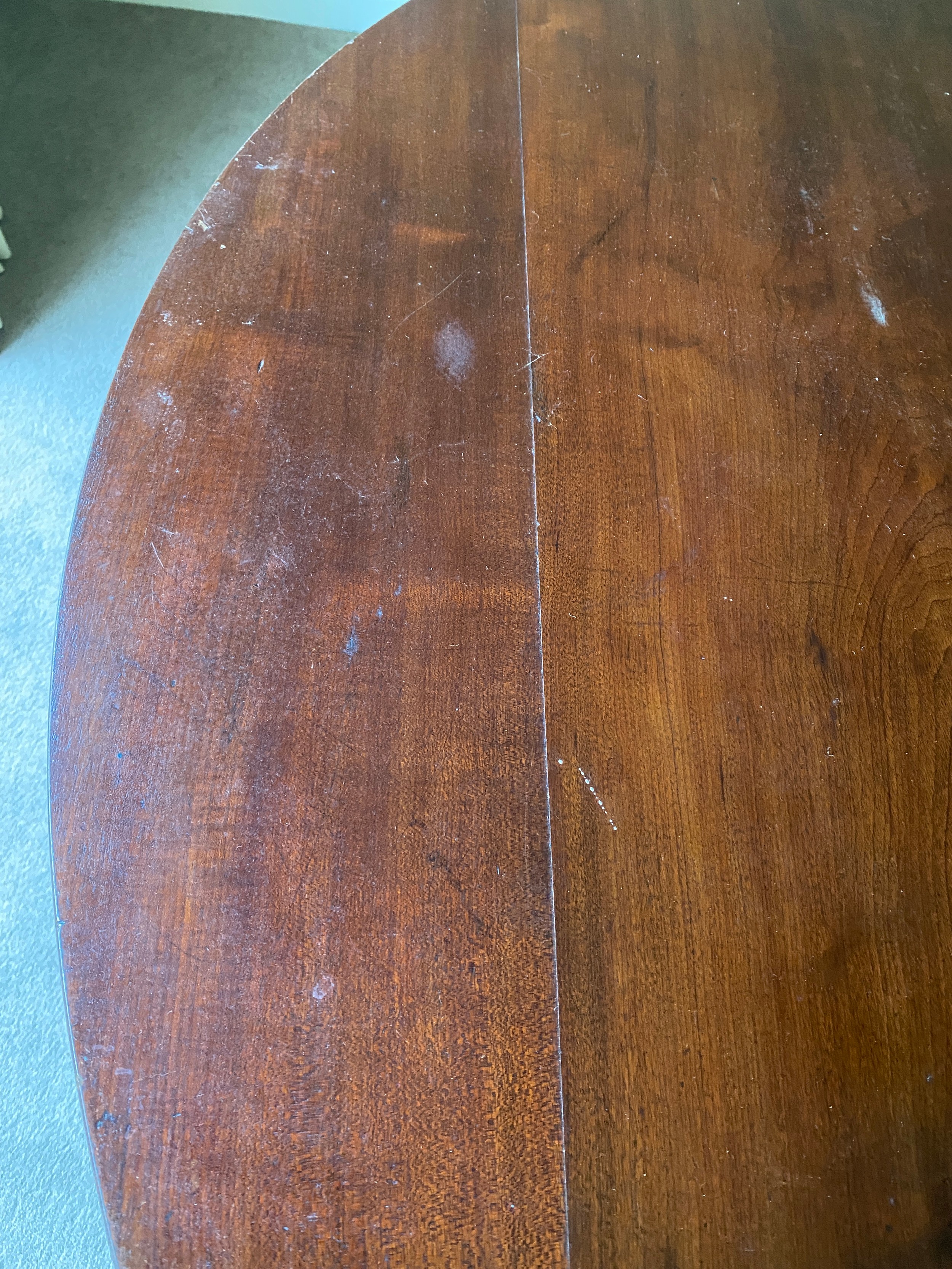 A mahogany Victorian tip top dining table on turned legs and tripod base. 132 diameter x 77cm h. - Image 7 of 9