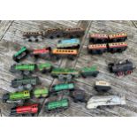 Tin plate clockwork train and carriages to include 490, 34065, 2509, 3401 etc.Condition