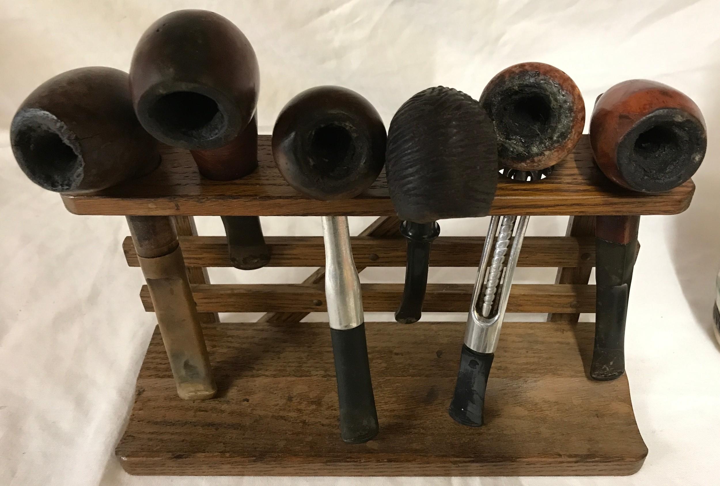 Smoking ephemera to include 7 pipes and rack, a Wade ceramic dog pipe holder, 8 lighters (various - Image 3 of 5