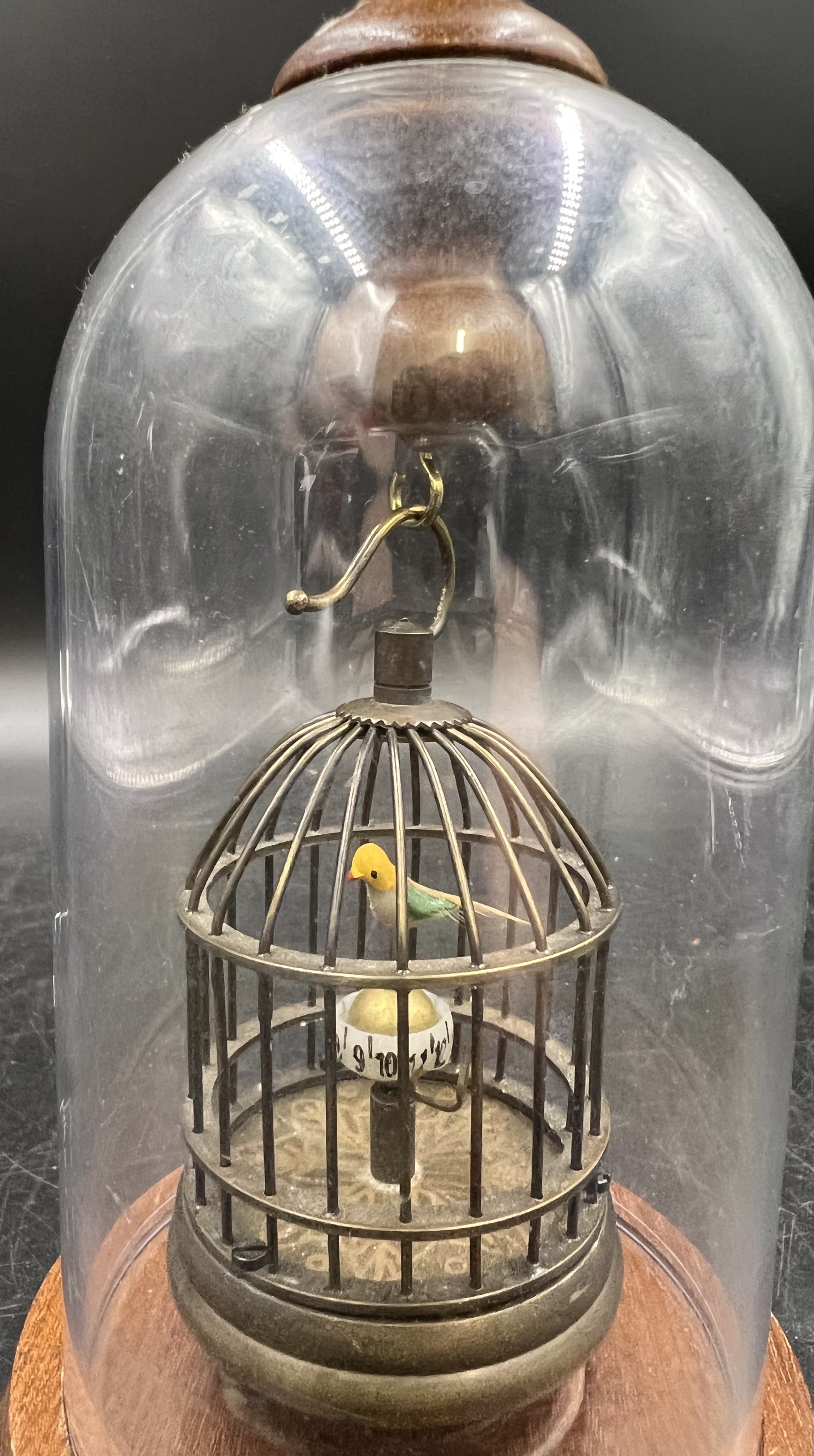 A novelty clock displayed under a clear dome on a wooden base. The vintage style metal birdcage - Image 2 of 4