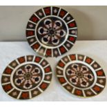 Three Royal Crown Derby plates, 1128 pattern, 1 x 26.5cm and 2 x 21.5cm approx.Condition