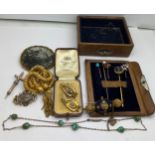 Various pieces of late 19thC jewellery etc to include moss agate brooch, mourning brooch, tie
