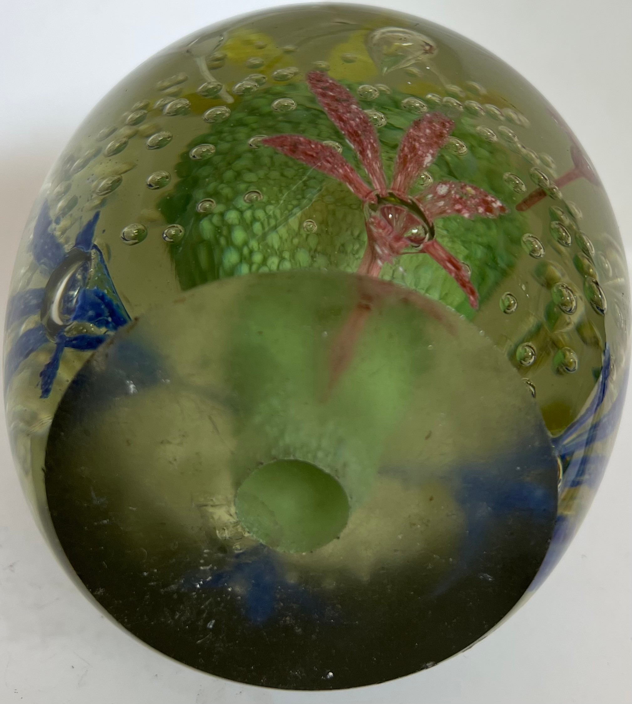 A glass paperweight with central green decoration, flowers and bubbles. 11.5cm h.Condition - Image 2 of 2