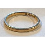 An 18ct gold wedding band. Size O/P. 3.4gm.